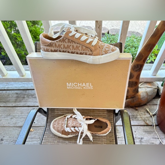 Michael Kors Kids Fulton Tan Sneakers - Picture 1 of 8